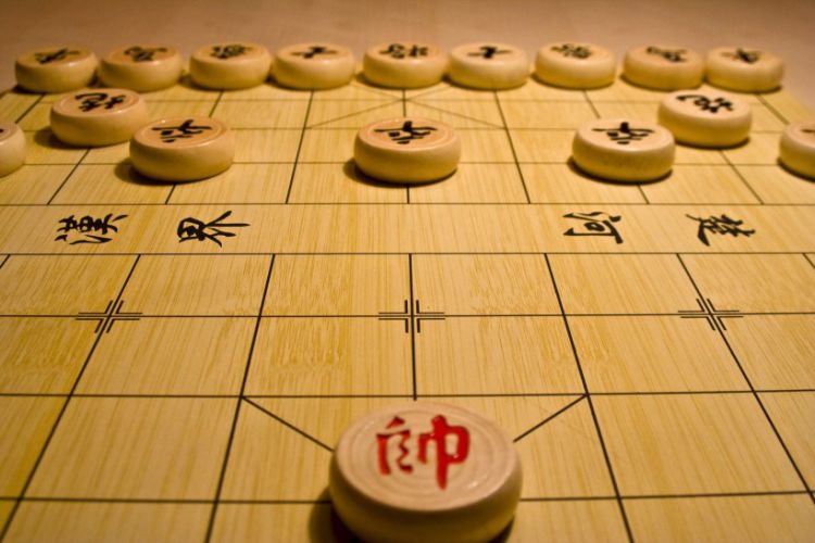 Nên triển khai các quân cờ chủ lực khi mới bắt đầu