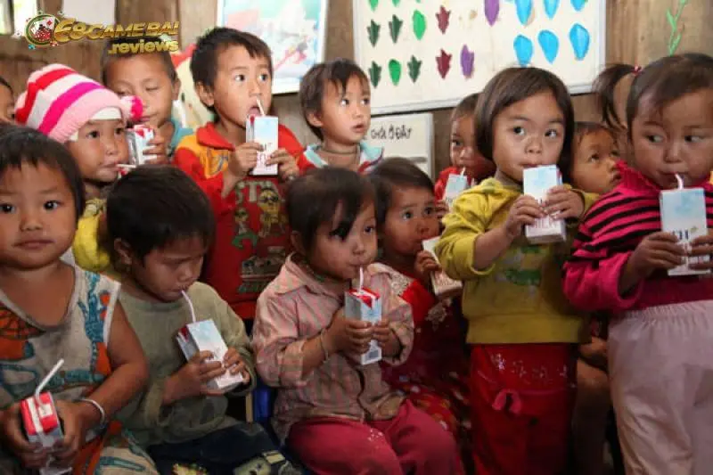 Từ thiện giúp đỡ cho người khó khăn và trẻ em mồ côi